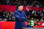 记者：广州想赢怕输加上体能不行彻底垮了 杜锋找到对手内线软肋