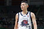拼尽全力！陈林坚16投8中&三分12中5得21分1板1助 得分全场最高