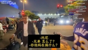 美国网红身穿詹姆斯球衣 ，赛后蹲裁判下班，替老詹要说法